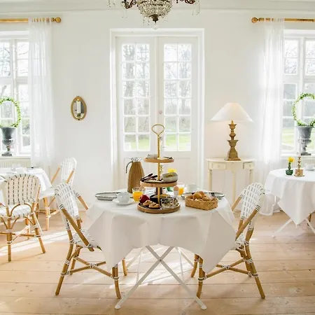 Lundsgaard Gods - Ved Sommers Hotel
